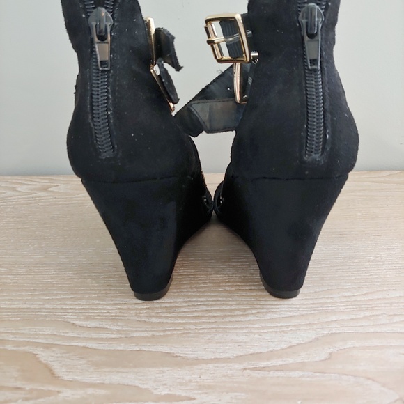 Shoes - Picture 3 of 5